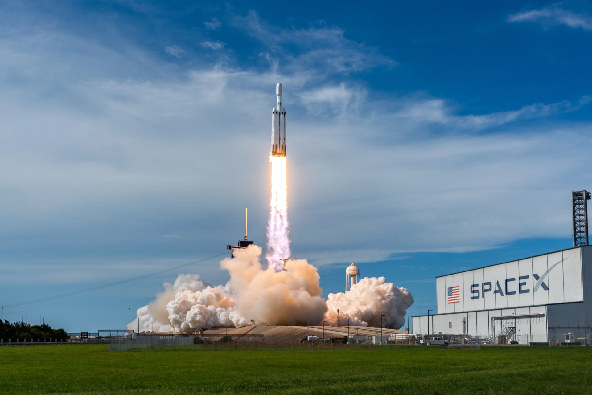 Akcie SpaceX po největším IPO historie zažily rally i pád, firma navíc vydělává jinak, než investoři mysleli